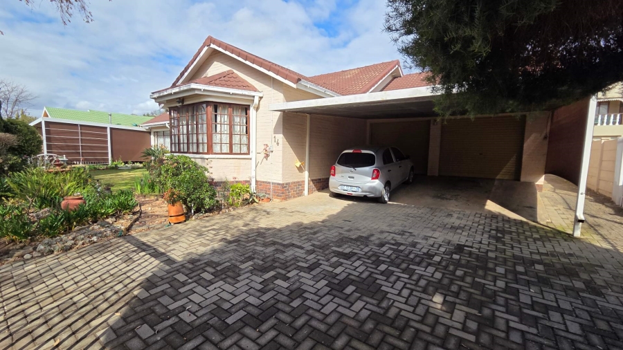 To Let 4 Bedroom Property for Rent in Fichardt Park Free State
